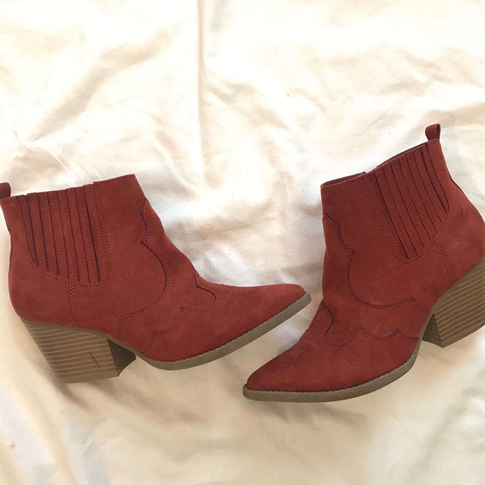 🍁Fall Boots SZ 7.5 GUC🍁